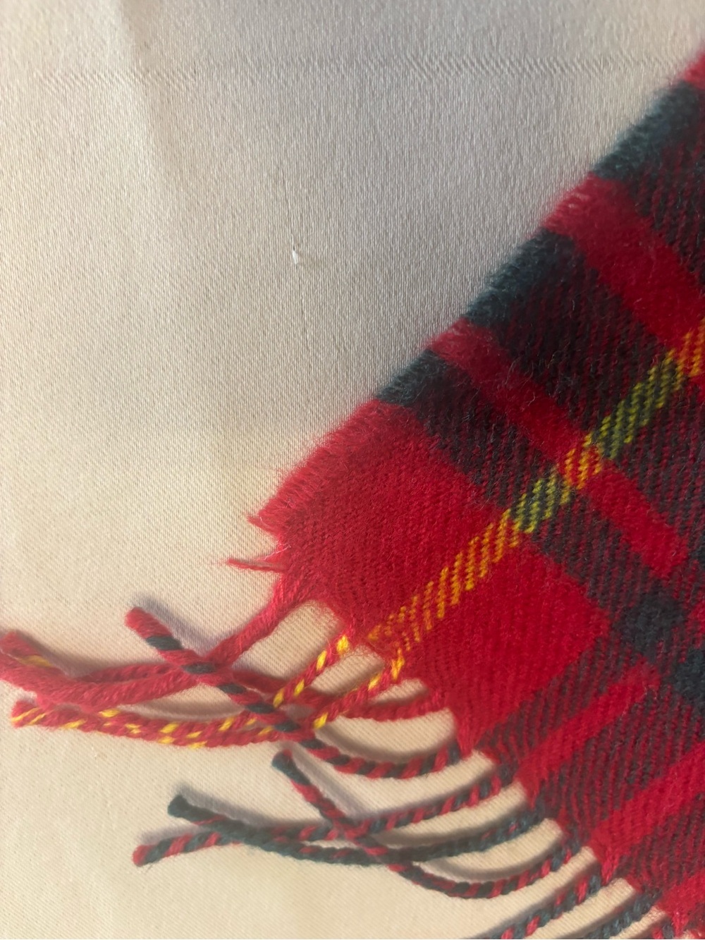 Ingles Buchan 100% Lambswool Tartan Scarf 12 X 62” Scotland Fringe Red Holiday - Picture 11 of 13